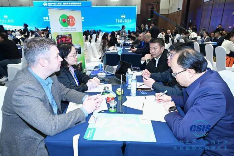 One-to-one business matchmaking during the Hunan programme