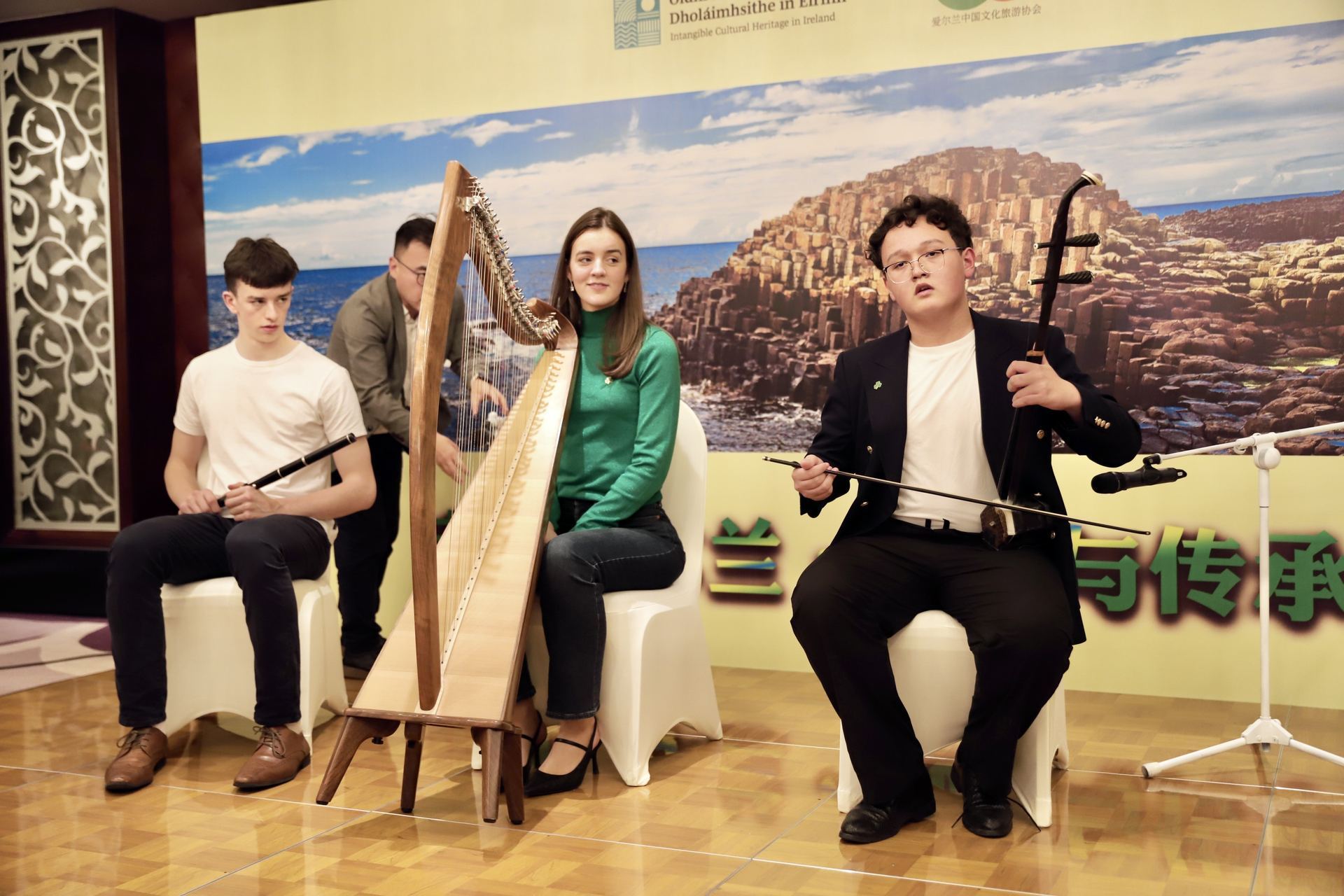 Irish harping and Chinese erhu performing Danny Boy, Beijing 2025