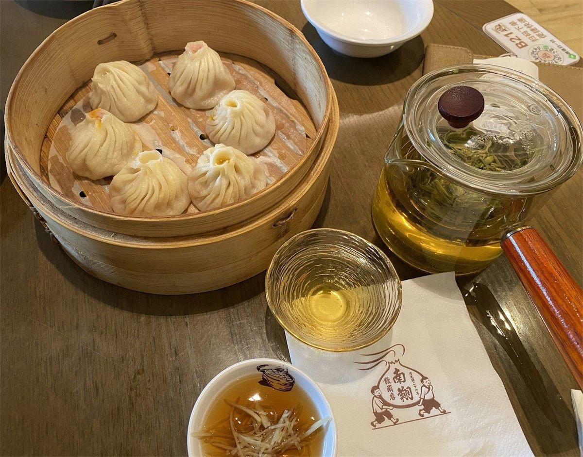 Shanghai xiaolongbao and food culture