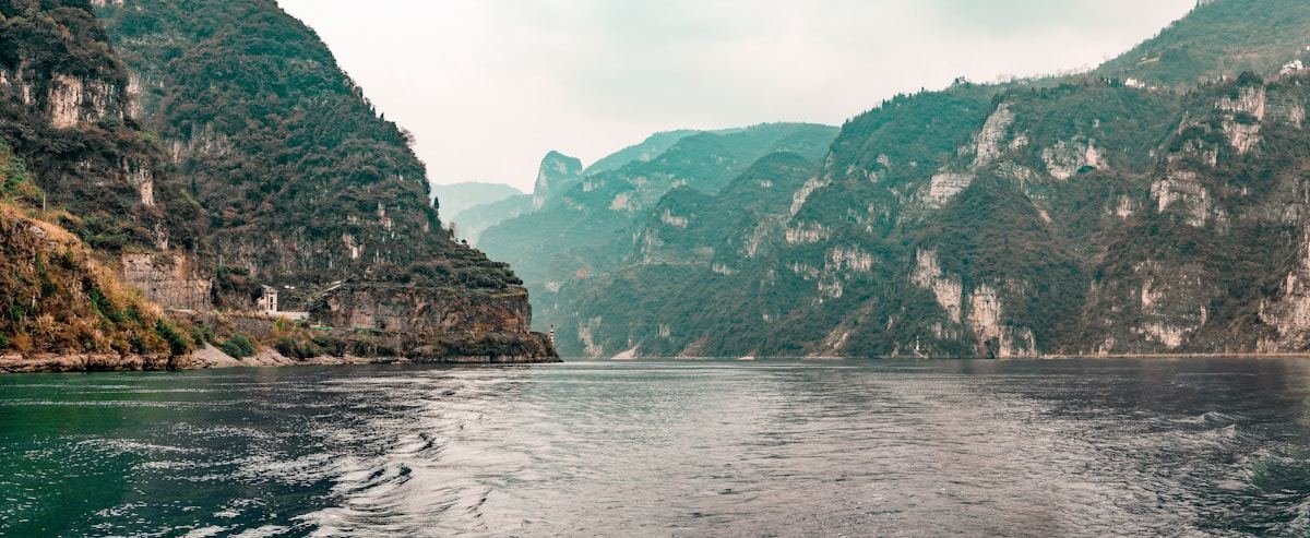 Yangtze River Three Gorges cruise scenery
